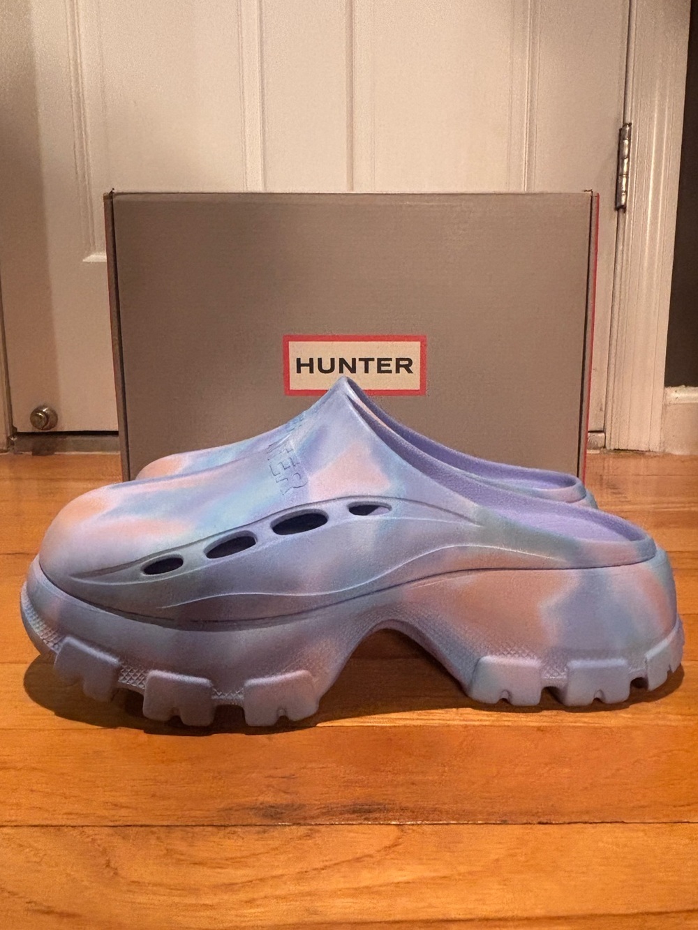 NWOT Hunter Women's Blue Clogs